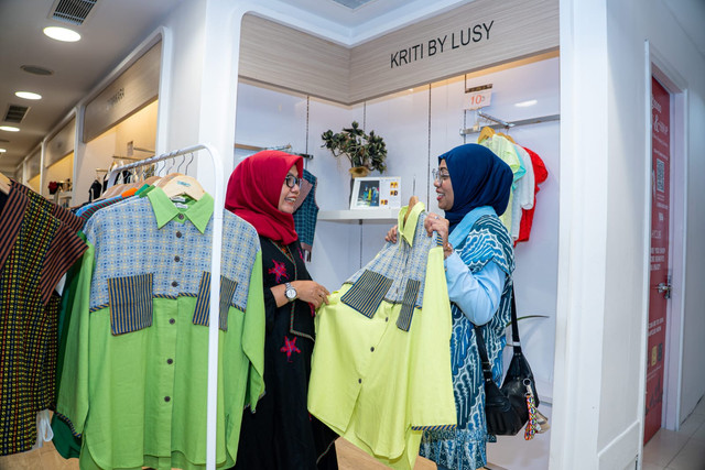 Kriti by Lusy mengangkat ragam wastra menjadi produk fesyen modern. Foto: BRI.