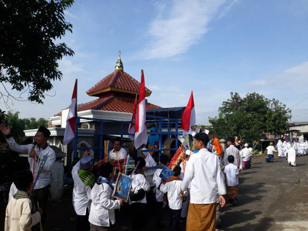 Anak-anak sedang mengikuti karnaval foto by Pixabay