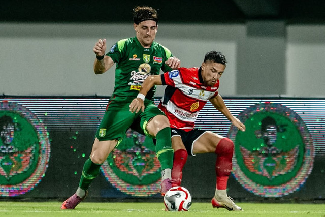Pertandingan antara Madura United vs Persebaya dalam Super League pada Sabtu (3/1/2026). Foto: Instagram/ @officialpersebaya