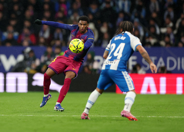 Pertandingan Espanyol vs Barceloa di Liga Spanyol pada Minggu (04/01/2026) dini hari WIB. Foto: Bruna Casas/ REUTERS