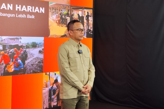 Kepala Pusat Data, Informasi, dan Komunikasi Kebencanaan BNPB Abdul Muhari dalam konferensi pers di Graha BNPB, Jakarta Timur, Minggu (4/1/2026). Foto: Luthfi Humam/kumparan