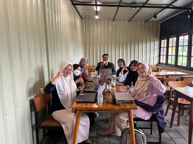 Karier orang lain mungkin terlihat lebih cepat. Tapi kariermu tidak harus sama untuk menjadi bermakna.