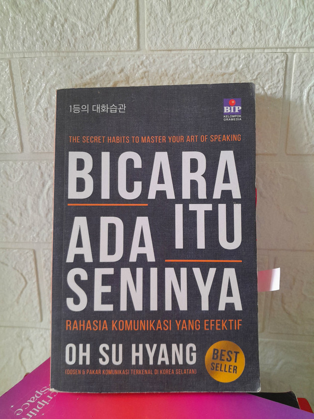 Koleksi pribadi penulis, dari buku Bicara Itu Ada Seninya