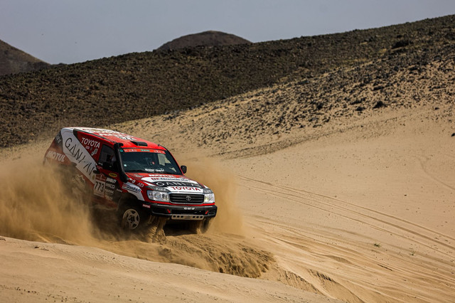 Aksi pebalap Julian Johan (Jeje) dalam ajang Dakar Rally 2026 di Arab Saudi. Foto: Compagnie Saharienne