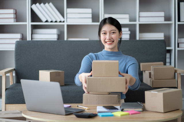 Ilustrasi berjualan melalui Blibli. Foto: PaeGAG/Shutterstock