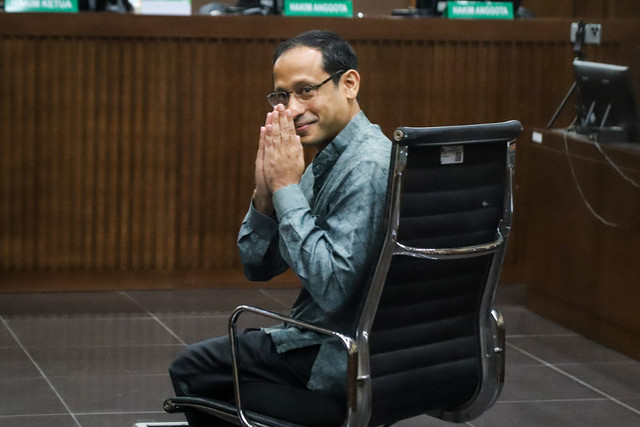 Tersangka kasus dugaan korupsi pengadaan laptop Chromebook Kementerian Pendidikan, Kebudayaan, Riset, dan Teknologi tahun 2019-2022, Nadiem Makarim menjalankan persidangan di Pengadilan Tipikor, Jakarta, Senin (5/1/2025). Foto: Iqbal Firdaus/kumparan