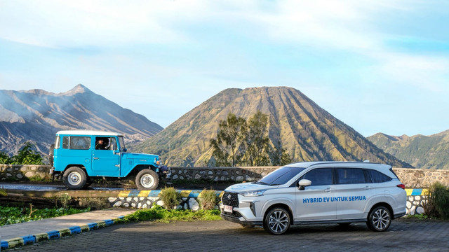 Perjalanan Toyota Veloz Hybrid EV Lintas Nusa sejauh 826 kilometer dari Bromo hingga Yogyakarta. Foto: Gesit Prayogi/kumparan