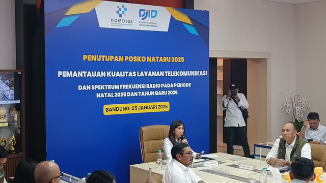 Menteri Komunikasi Dan Digital RI (Menkomdigi) Meutya hafid saat sambutannya dalam Acara Penutupan Monitoring Nataru di Kantor Pusat Pos Indonesia, Bandung (5/1). Foto: Abisatya Ramdhani/ Kumparan