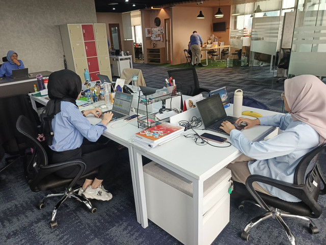 Dokumentasi saat bekerja (Sumber: Foto Pribadi)