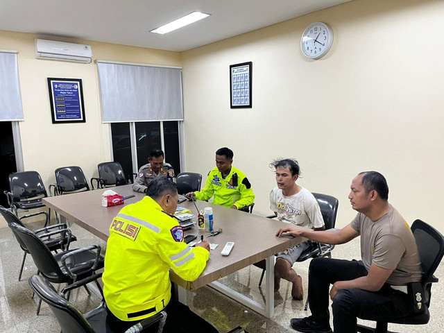 Polisi tangkap pria yang angkut 400 liter solar saat lagi menggunakan narkoba jenis sabu di Rest Area Tol Jagorawi. Foto: Dok. Istimewa
