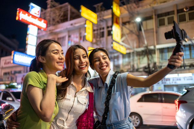 Ilustrasi liburan bareng bestie. Foto: Shutterstock