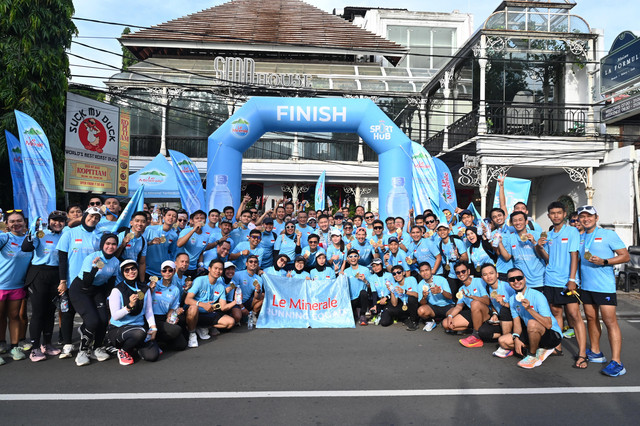 Ratusan Le Minerale Running Squad mengikuti We Run Palestine 2025, ajang lari sambil donasi untuk Palestina. Foto: dok. Istimewa