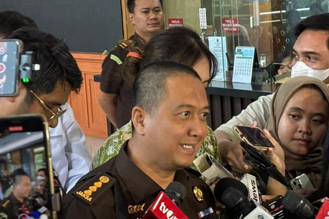 Jaksa Roy Riadi usai sidang eksepsi Nadiem Makarim dalam kasus dugaan korupsi pengadaan laptop Chromebook di PN Tipikor Jakpus, Senin (5/1/2026). Foto: Abid Raihan/kumparan