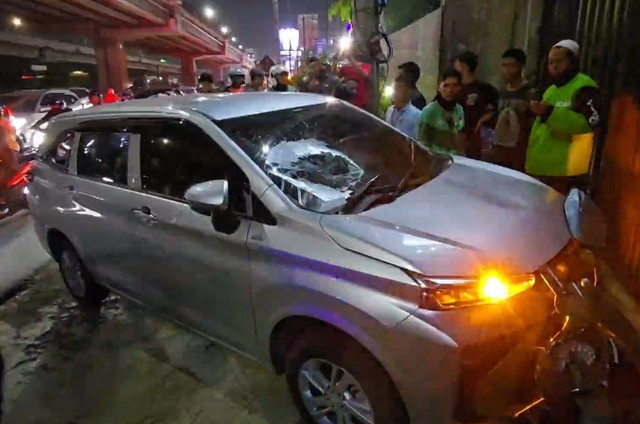 Mobil di Bekasi yang seret motor 500 meter. Dok: Istimewa