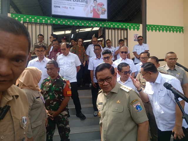 Gubernur Jakarta, Pramono Anung menghadiri peresmian Pasar Kombongan, Kemayoran, Jakarta Pusat pada Selasa (6/1/2026). Foto: Ryan Iqbal/kumparan