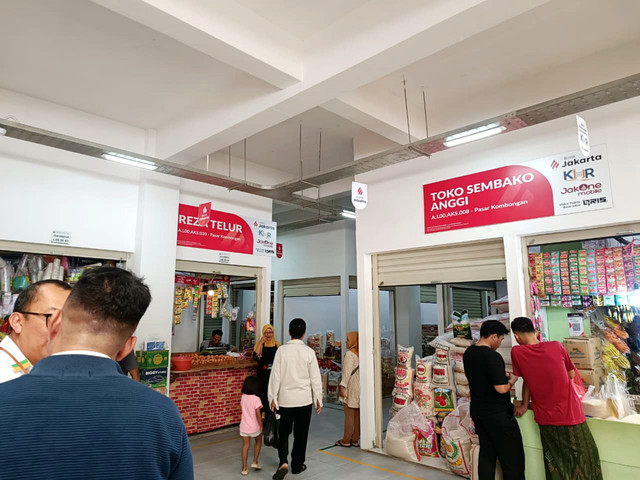 Suasana saat Gubernur DKI Jakarta, Pramono Anung melakukan peresmian Pasar Kombongan di Kemayoran, Jakarta Pusat, Selasa (6/1/2026). Foto: Ryan Iqbal/kumparan