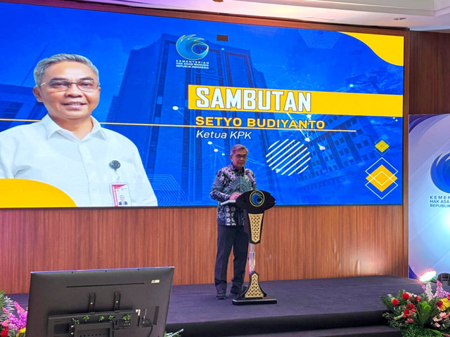 Ketua KPK, Setyo Budiyanto memberikan sambutan dalam acara penyerahan aset rampasan kepada Kementerian HAM di Kantor Kementerian HAM, Jakarta Selatan, Selasa (6/1/2026). Foto: Abid Raihan/kumparan