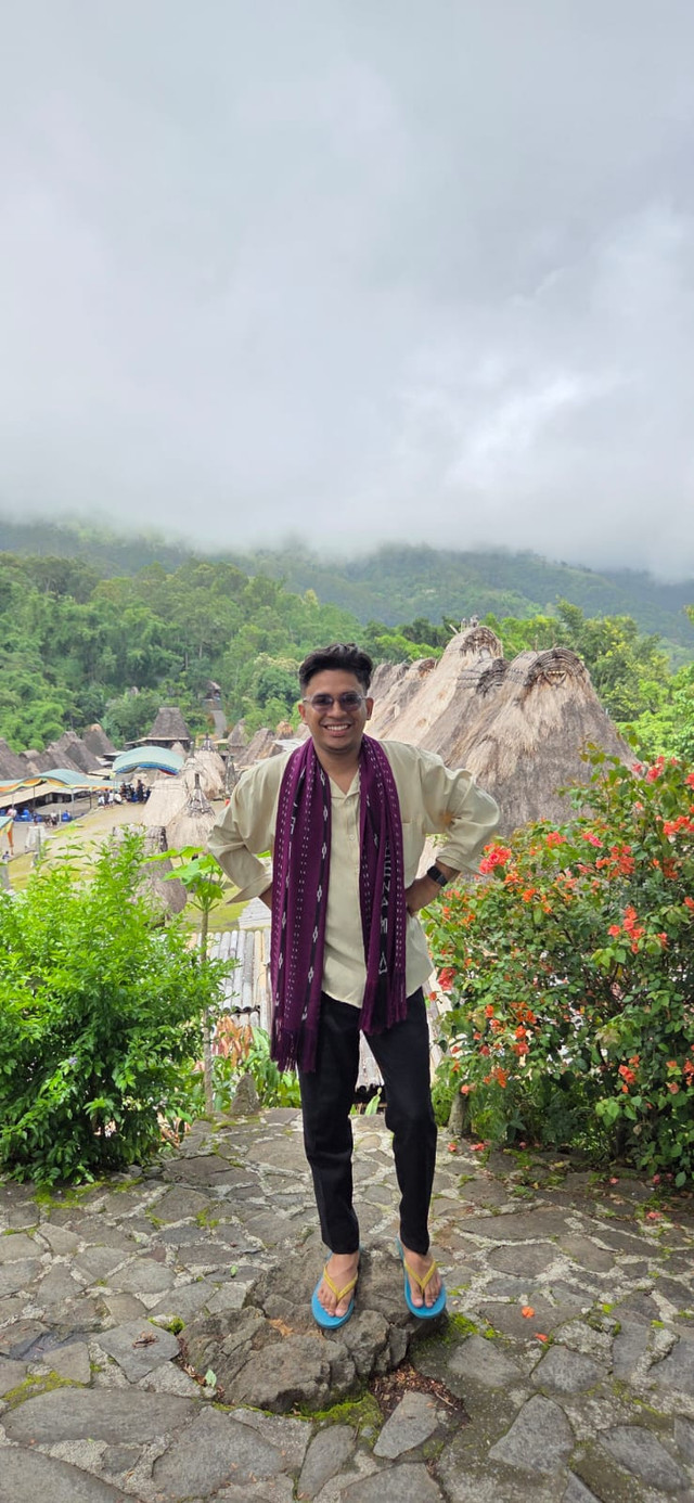 Gambar: reynaldmarjun potret rumah adat bena dari atas goa maria