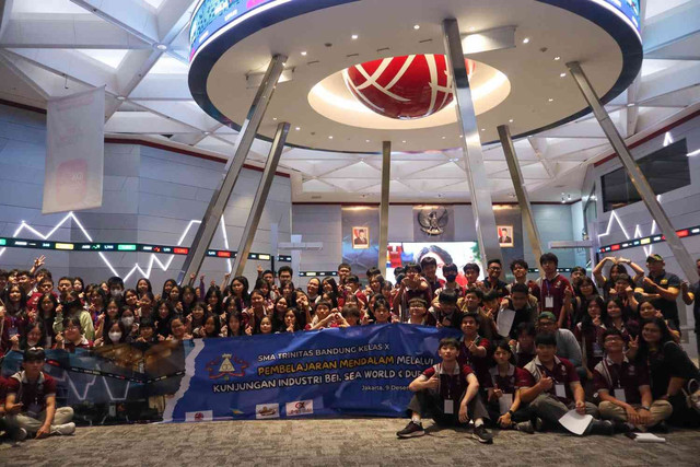 Kunjungan Rombongan SMA Trinitas Kelas X ke Kantor Bursa Efek Indonesia (BEI), Jakarta (Foto: Johannes Alexander Putra, S.Pd.)