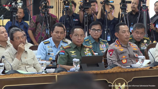 Jajaran Menteri Kabinet Merah Putih saat Taklimat Awal Tahun di Hambalang, Selasa (6/1/2026). Foto: YouTube/ Sekretariat Presiden