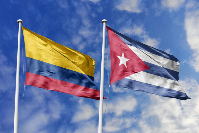 Ilustrasi bendera Kolombia dan Kuba. Foto: Aritra Deb/Shutterstock