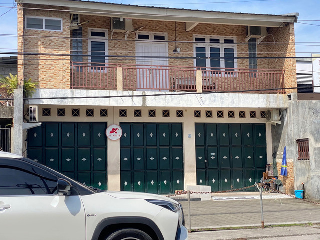 Penampakan markas jaringan scammer internasional di Sleman yang digerebek Polresta Yogyakarta. Foto: Pandangan Jogja/Resti Damayanti