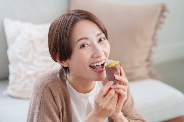 Makan Kukusan Sedang Tren, Ini Manfaatnya untuk Kesehatan Perempuan. Foto: polkadot_photo/Shutterstock