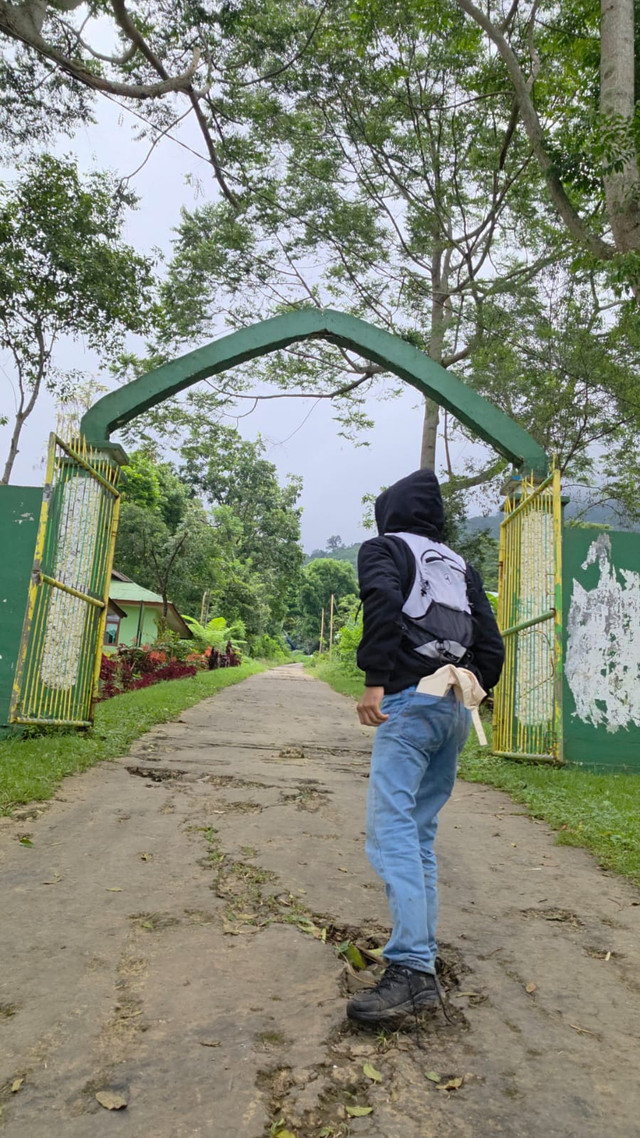 Gambar: Gerbang masuk Gunung Ranaka