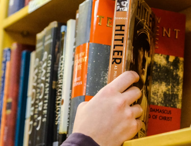 Ilustrasi materi sejarah kelas 10 semester 2. Sumber: Unsplash/Erika Fletcher