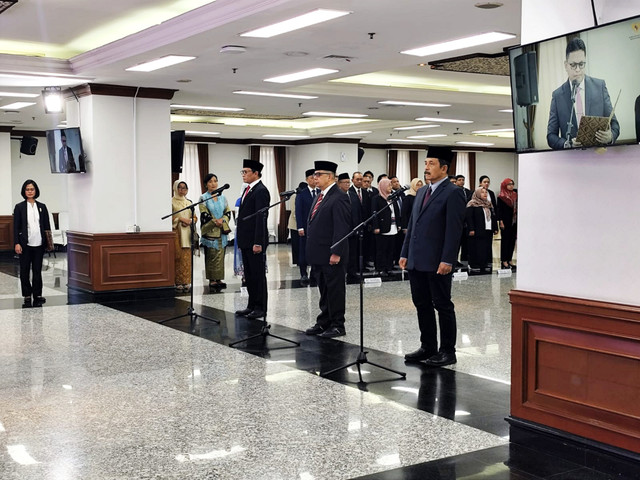 Pengucapan sumpah dan janji Majelis Kehormatan Mahkamah Konstitusi (MKMK) masa jabatan 2026 di Gedung MK, Jakarta, Rabu (7/1/2026). Foto: Luthfi Humam/kumparan