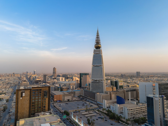 Ilustrasi Gedung di Arab Saudi. Foto: Offthecouchexperience/Shutterstock