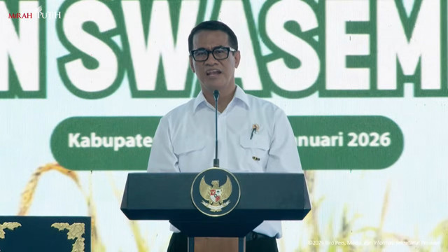 Menteri Pertanian RI Amran Sulaiman dalam acara panen raya dan pengumuman swasembada pangan di Karawang, Rabu (7/1/2026). Foto: YouTube/ Sekretariat Presiden