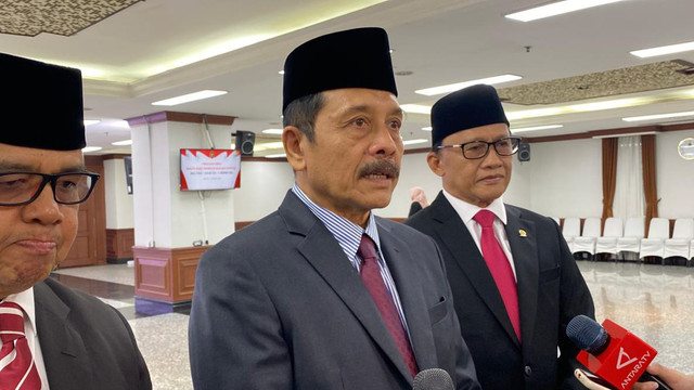 Ketua Majelis Kehormatan Mahkamah Konstitusi (MKMK) I Dewa Gede Palguna usai dilantik untuk periode MKMK 2026. Foto: Luthfi Humam/kumparan