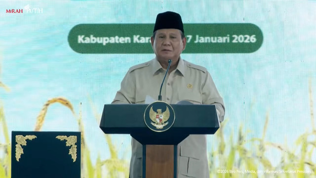Presiden Prabowo Subianto dalam acara panen raya dan pengumuman swasembada pangan di Karawang, Rabu (7/1/2026). Foto: YouTube/ Sekretariat Presiden