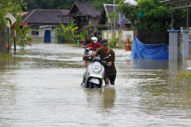 Banjir di Banjar Kalsel, Pemkab Perpanjang Status Tanggap Darurat | kumparan.com