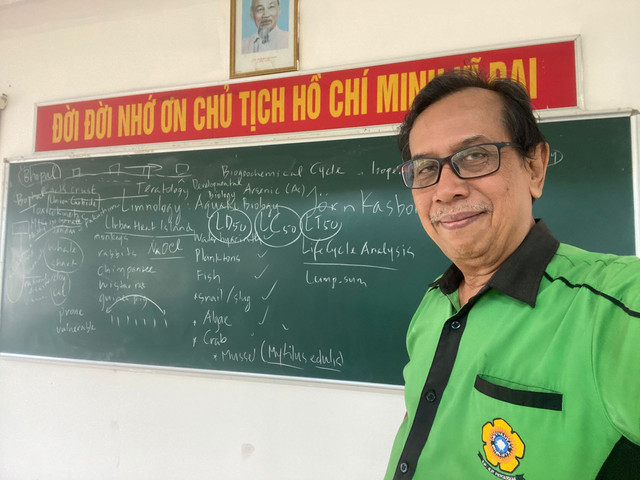 Saya sebagai dosen tamu di Truong Dai hoc Nong Lam, Thai Nguyen, Vietnam