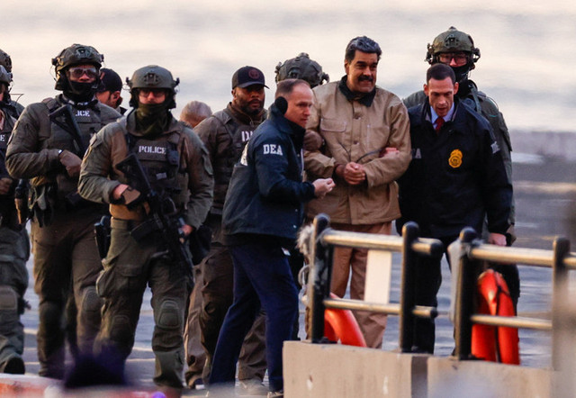 Presiden Venezuela Nicolas Maduro tiba Heliport Downtown Manhattan menuju Gedung Pengadilan Daniel Patrick Manhattan untuk menjalani sidang di Kota New York, Amerika Serikat, Senin (5/1/2026). Foto: Eduardo Munoz/REUTERS