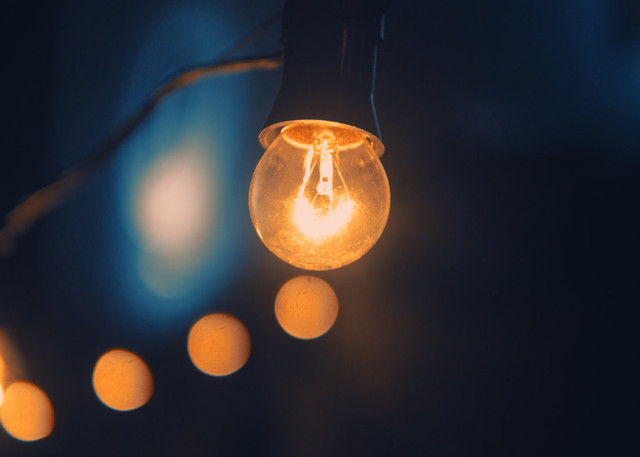 Ilustrasi promo tambah daya PLN Januari 2026. Foto: Unsplash.com/Fachy Marín