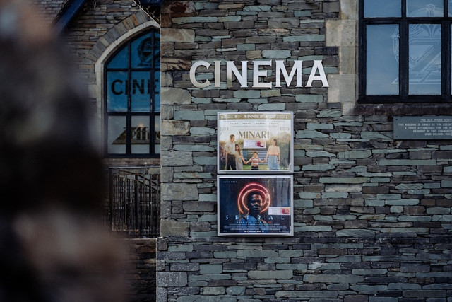 Ilustrasi Agak Laen: Menyala Pantiku Apakah Masih Tayang. Unsplash.com/Maria Ilves