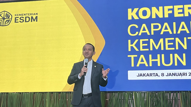 Menteri ESDM Bahlil Lahadalia saat Konferensi Pers kinerja Sektor ESDM Tahun 2025, Kamis (8/1/2026). Foto: Fariza/kumparan