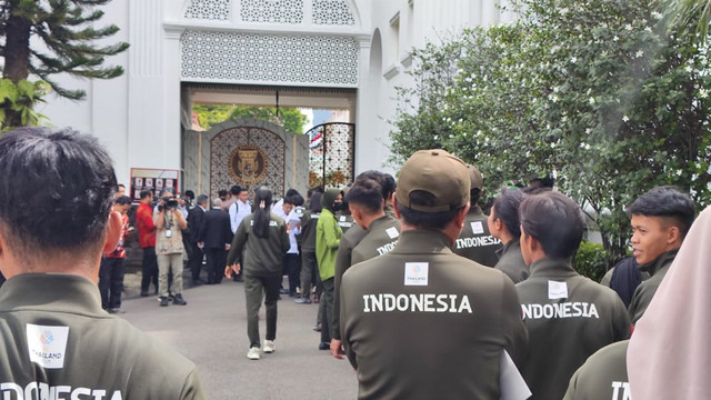Atlet Indonesia yang berlaga di kompetisi Sea Games 2025 berdatangan ke Istana Negara, Jakarta, Kamis (8/1). Foto: Jonathan Devin/kumparan