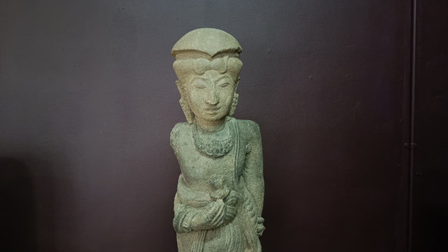 Kondisi Arca Panji dan beberapa Arca lainnya di Galeri Soemardja, Fakultas Seni Rupa dan Desain (FSRD) Institut Teknologi Bandung (ITB), Kamis (8/1/2026). Foto: Abisatya Ramdhani/kumparan