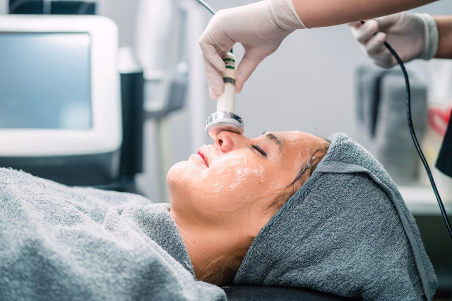 8 Perawatan Kulit yang Diprediksi Jadi Tren di 2026. Foto: tairome/Shutterstock