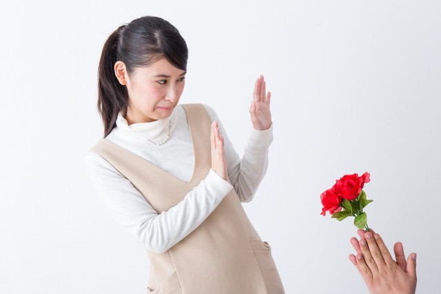 Mengenal Commitment Issues, Tak Siap Jalani Hubungan Serius karena Takut Terluka. Foto: milatas/Shutterstock