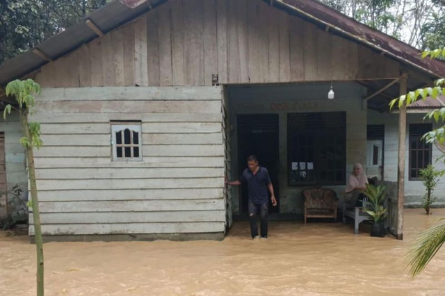 Rumah warga terendam banjir susulan di Aceh Timur, Kamis (8/1/2026). Foto: ANTARA/HO-BPBD Aceh Timur