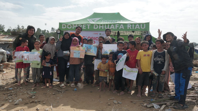 Potret Kebersamaan Relawan dan Anak-anak Penyintas Bencana