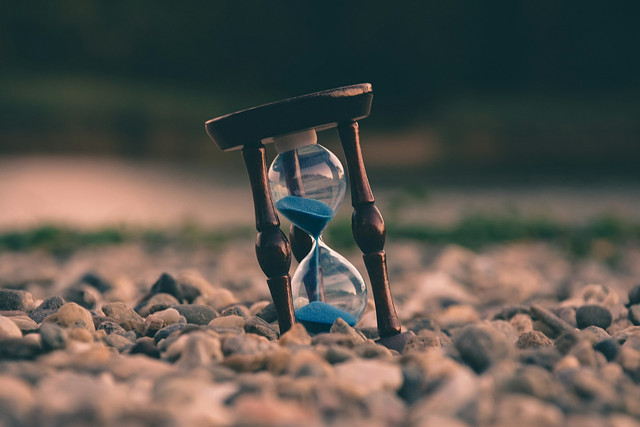 Ilustrasi waktu sebelum jam mekanik. Foto: Unsplash