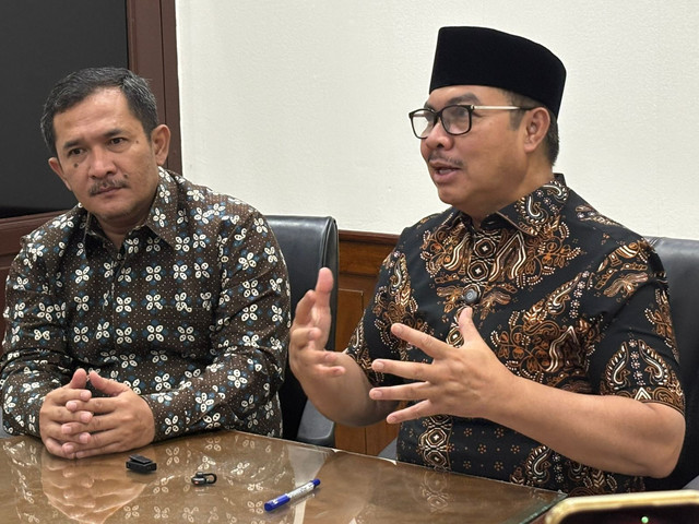 Dari kiri Ketua Komisi A DPRD DIY, Eko Suwanto dan Wali Kota Yogyakarta, Hasto Wardoyo. Foto: Dok. Istimewa