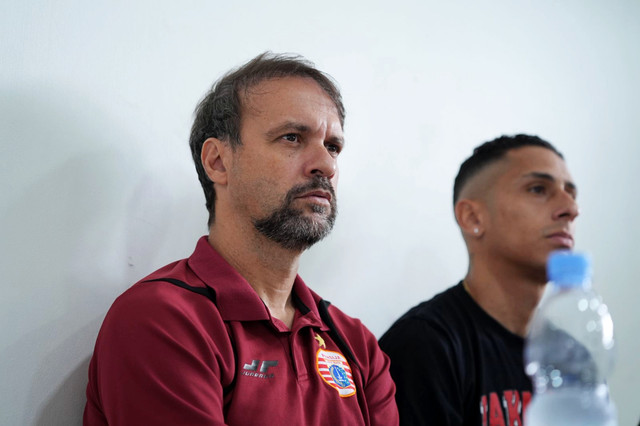 Pelatih Persija Jakarta, Mauricio Souza dalam sesi konferensi pers daring, Sabtu (10/1/2026). Foto: Dok. Persija
