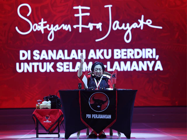 Ketua Umum PDIP, Megawati Soekarnoputri berpidato di acara HUT ke-53 dan Rakernas I PDIP Tahun 2026 di Beach City International Stadium Ancol, Jakarta Utara, Sabtu (10/1/2026). Foto: Dok. PDIP